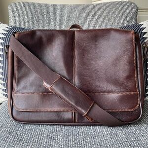 Wilson’s Leather Messenger Bag